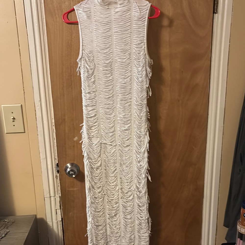 Elegant White Sleeveless Dress